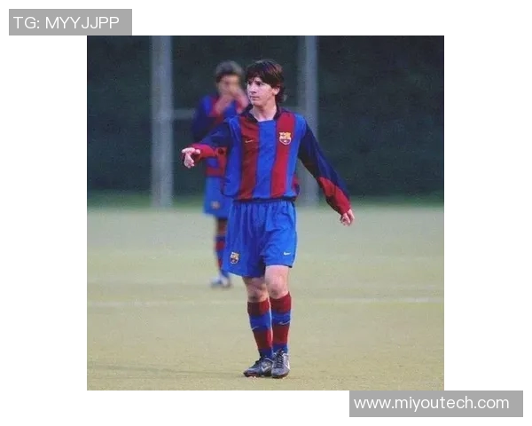 足球迷为何钟情于梅西之外的另一位球星 探讨其背后的原因与深层次影响